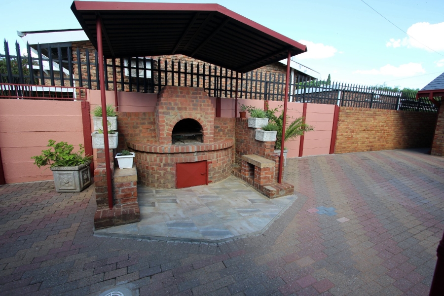 4 Bedroom Property for Sale in Naudeville Free State